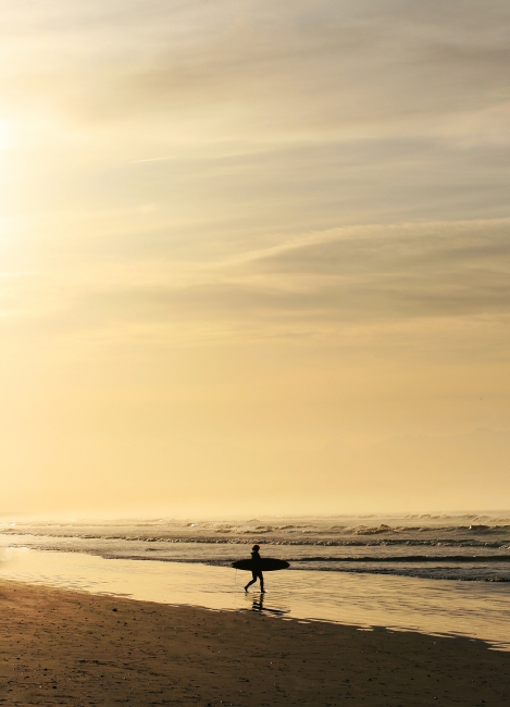 sunrise-contrast-surfer